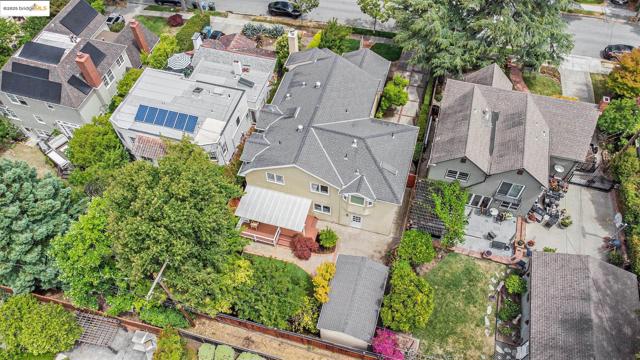 1415 Vancouver Ave, Burlingame CA: https://media.crmls.org/mediaz/befbcd42-48f6-4069-90a5-13a5eee3cdbf.jpg