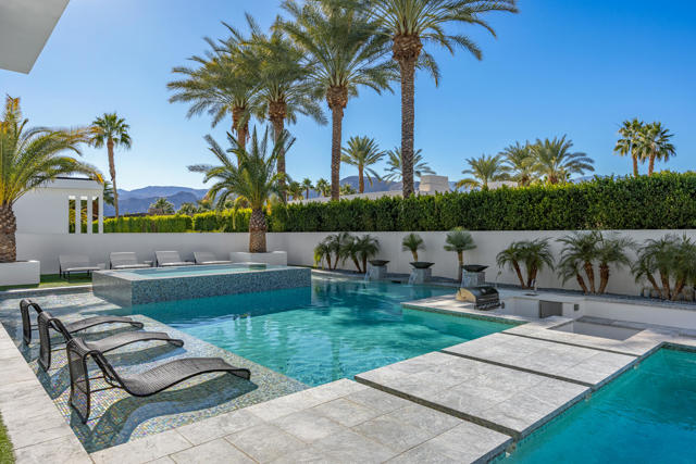 1 Bravo Court, Rancho Mirage CA: https://media.crmls.org/mediaz/befc711b-a017-44dd-9035-3c171525a739.jpg