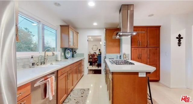 6111 Monero Drive, Rancho Palos Verdes CA: https://media.crmls.org/mediaz/befca79d-37c3-418a-b24b-be69bf283714.jpg
