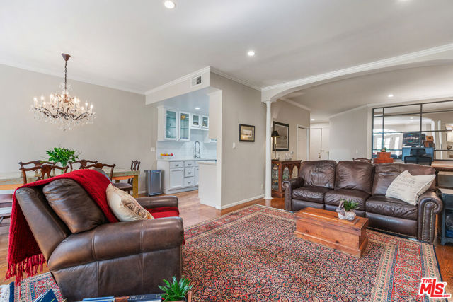 120 N Swall Drive, Los Angeles CA: https://media.crmls.org/mediaz/befcc826-8156-498c-a944-b3bc74612c1c.jpg