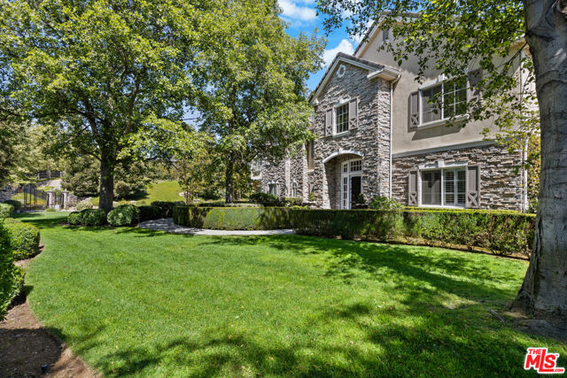 13418 Nightsky Drive, Camarillo CA: https://media.crmls.org/mediaz/befd1abf-7f91-495f-bcc9-934d87aa32c6.jpg