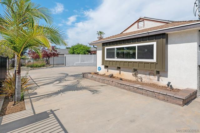6611 Crawford, San Diego CA: https://media.crmls.org/mediaz/befd5ed1-3e4a-4e00-af41-5493ea468009.jpg