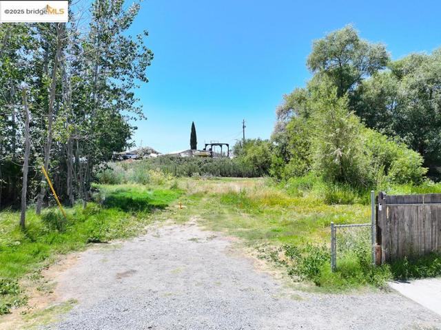 424 Park Ln, Bethel Island CA: https://media.crmls.org/mediaz/befd68df-b7e8-4bf9-9b71-1e939521943c.jpg