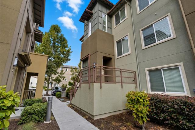 528 Odyssey Lane, Milpitas CA: https://media.crmls.org/mediaz/befdb806-1edd-4b2a-b3e3-1ad695fc4f61.jpg