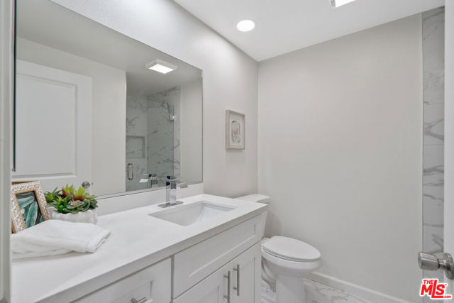 19 Rippling, Irvine CA: https://media.crmls.org/mediaz/befe33dc-322a-4d68-942e-e88e695a5820.jpg