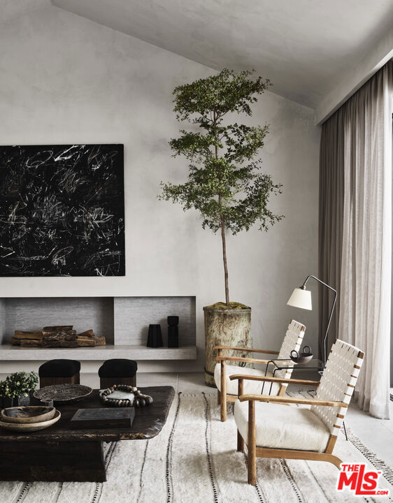 6153 Bonsall Drive, Malibu CA: https://media.crmls.org/mediaz/befe97d5-af9d-403e-af29-6ae73020e890.jpg