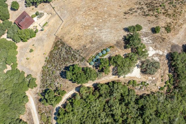 10265 Calle De Robles, Carmel Valley CA: https://media.crmls.org/mediaz/befec4d1-025d-49e8-be28-bff803a09da7.jpg