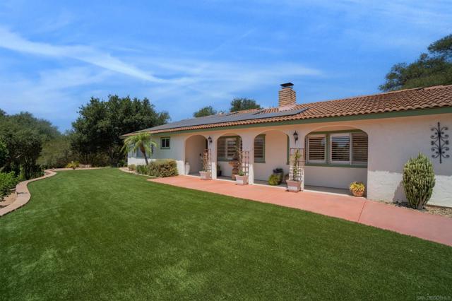 2826 Calle De Malibu, Escondido CA: https://media.crmls.org/mediaz/befecaad-e666-403f-9182-c30f2caf4c9e.jpg