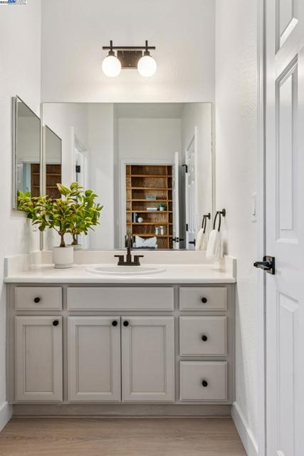 5929 Linwood Cmn, Livermore CA: https://media.crmls.org/mediaz/beff2cf4-9eee-4a04-84b7-554aaecd3a44.jpg
