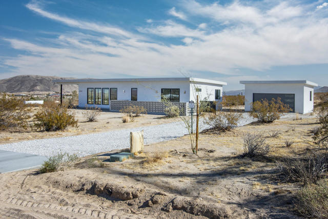 66050 Cottonwood Drive, Joshua Tree CA: https://media.crmls.org/mediaz/beff4a19-6887-49ac-a94f-a82b64a77ff2.jpg