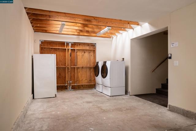 6417 Sunnymere Ave, Oakland CA: https://media.crmls.org/mediaz/beff53f9-1162-42fb-80bb-e881ea6bfcbc.jpg