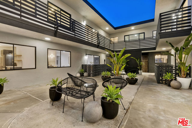4938 Rosewood Avenue, Los Angeles CA: https://media.crmls.org/mediaz/bf00ccad-05e2-48fc-ab06-a6da39beeec6.jpg