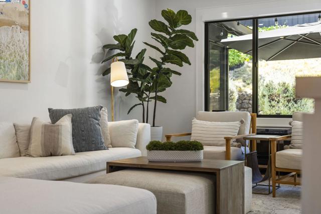 4149 Moselle Ct, Pleasanton CA: https://media.crmls.org/mediaz/bf00d91e-85fb-4a37-bf1f-42ae50b1f567.jpg