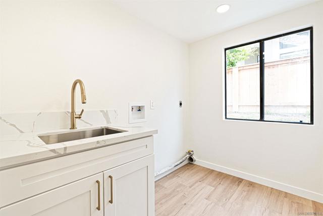 2064 White Birch Dr, Vista CA: https://media.crmls.org/mediaz/bf00fbc5-9b46-4b1b-9cd4-d237483aa0f4.jpg