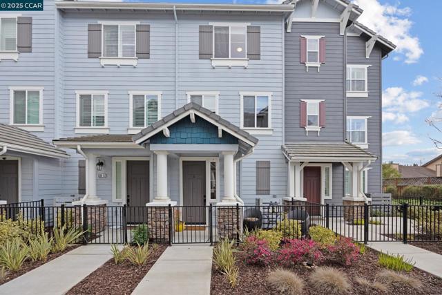 339 Pear Tree Ter, Napa CA: https://media.crmls.org/mediaz/bf0119fc-42c5-4028-93ed-a9e678001706.jpg