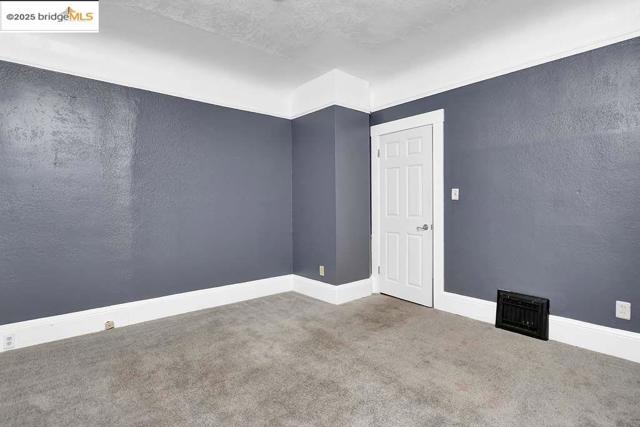 5540 E 17Th St, Oakland CA: https://media.crmls.org/mediaz/bf016e32-82f8-486a-8c32-c739d6a665d0.jpg