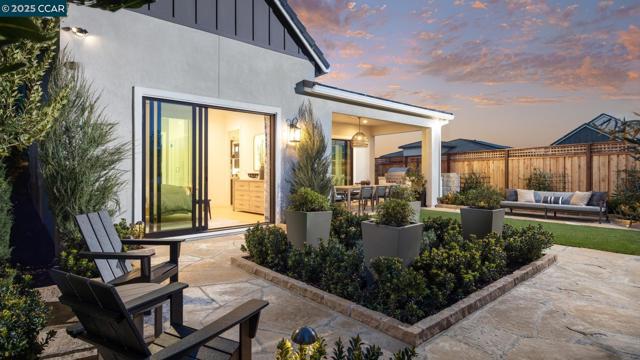 2892 Lakeshore Avenue, Tracy CA: https://media.crmls.org/mediaz/bf021a33-20f5-44a1-a573-12f1d0fd7246.jpg
