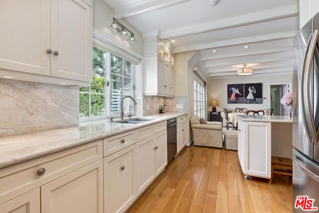 10798 Weyburn Avenue, Los Angeles CA: https://media.crmls.org/mediaz/bf025488-a26e-4210-b941-41d2c0c29f9f.jpg