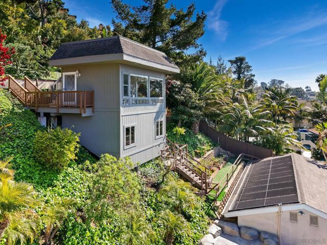 6937 Paseo Laredo, La Jolla CA: https://media.crmls.org/mediaz/bf027b20-7a95-4350-a725-3c09536dc853.jpg