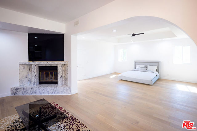 21329 Mulholland Drive, Woodland Hills CA: https://media.crmls.org/mediaz/bf02ee5a-7bbe-414a-8b6c-0236eb8eaecc.jpg