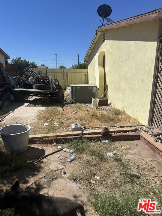 1011 E California Street, Blythe CA: https://media.crmls.org/mediaz/bf0309d5-2415-4cf8-923c-4a8d57c7e2b5.jpg