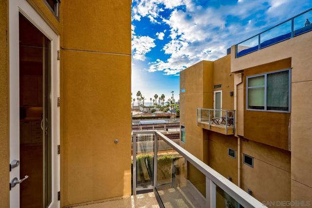 465 S Cleveland St, Oceanside CA: https://media.crmls.org/mediaz/bf032585-3852-4c4b-ab42-b2f327d30fac.jpg