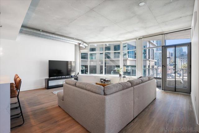 1080 Park Blvd, San Diego CA: https://media.crmls.org/mediaz/bf033e9f-c851-436c-8d44-9b2b835bbf44.jpg