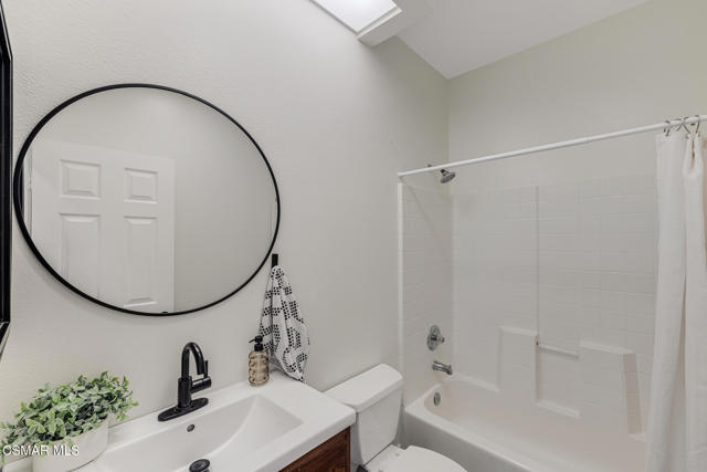 4153 Brookcrest Court, Moorpark CA: https://media.crmls.org/mediaz/bf0351ff-7005-442f-bd02-ebf68d3955bf.jpg