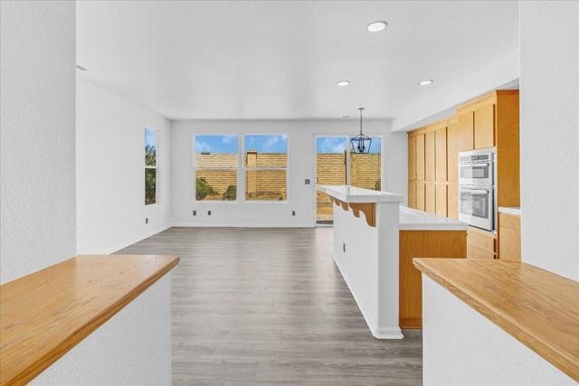 1233 Greenleaf Loop, Greenfield CA: https://media.crmls.org/mediaz/bf036750-840d-46d5-826c-23ea12b2df19.jpg