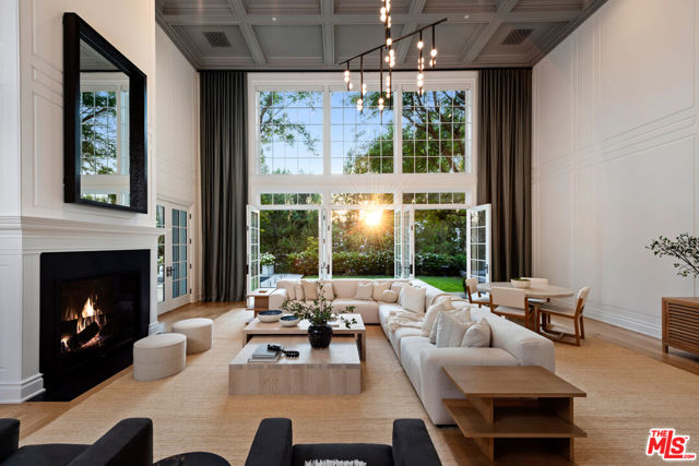 491 N Tigertail Road, Los Angeles CA: https://media.crmls.org/mediaz/bf0387b6-d14c-4163-9ce0-4d7791fd1a7e.jpg