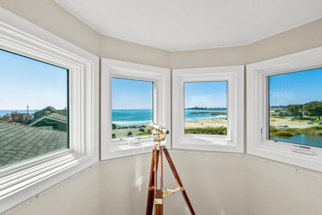 2974 E Cliff Drive, Santa Cruz CA: https://media.crmls.org/mediaz/bf042eb8-adbc-4200-9aba-32d7ab326974.jpg