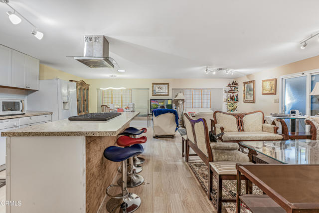 Detail Gallery Image 10 of 26 For 8811 Canoga Ave #353,  Canoga Park,  CA 91304 - 3 Beds | 2 Baths