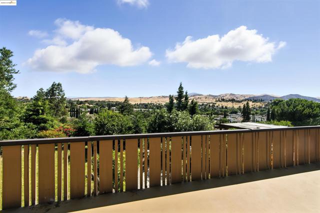 3112 View Drive, Antioch CA: https://media.crmls.org/mediaz/bf04bfc1-3c98-4812-b397-b56627d7d1aa.jpg