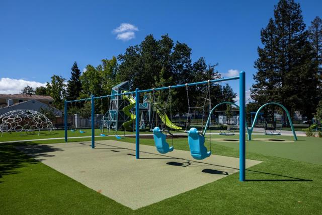 360 Fernando Avenue, Palo Alto CA: https://media.crmls.org/mediaz/bf04cc24-c479-4d78-8da1-09f6a146e3c5.jpg