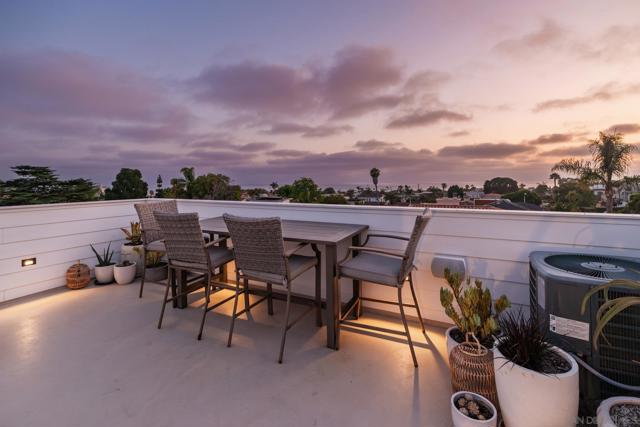 1041 Van Nuys St, San Diego CA: https://media.crmls.org/mediaz/bf04dbd7-5a0c-4e06-bec4-631ffae5dbab.jpg