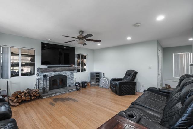 9784 Mizpah Spur, Descanso CA: https://media.crmls.org/mediaz/bf056c27-c717-4c5c-bf9e-412740c78e62.jpg