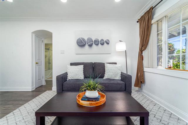 37621 Glenmoor Dr, Fremont CA: https://media.crmls.org/mediaz/bf057b13-7cb8-463c-a659-99db7445063c.jpg