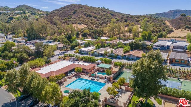 23777 Mulholland Highway, Calabasas CA: https://media.crmls.org/mediaz/bf0589f9-034d-4640-846f-761ef6b027c4.jpg