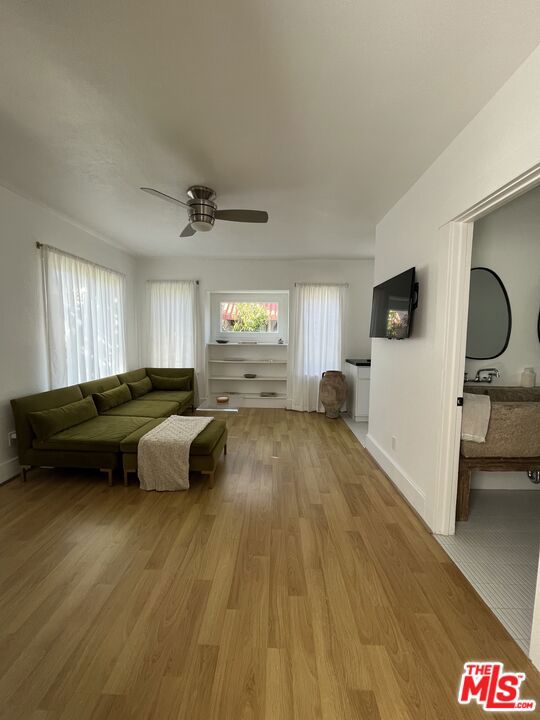 2306 Pisani Place, Venice CA: https://media.crmls.org/mediaz/bf060dc8-7f52-41e7-bd48-932a43eeaacd.jpg