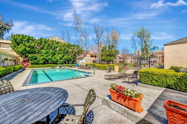 453 Alberto Way, Los Gatos CA: https://media.crmls.org/mediaz/bf06cc0f-fd20-4f34-bab6-493a8006d2ef.jpg