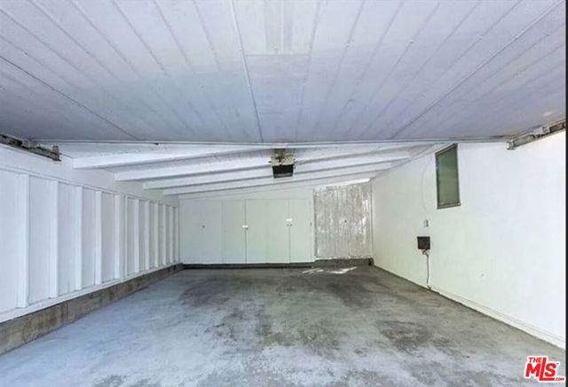 8090 Mulholland Drive, Los Angeles CA: https://media.crmls.org/mediaz/bf06d52f-045e-4a62-98b5-96ec9027937b.jpg