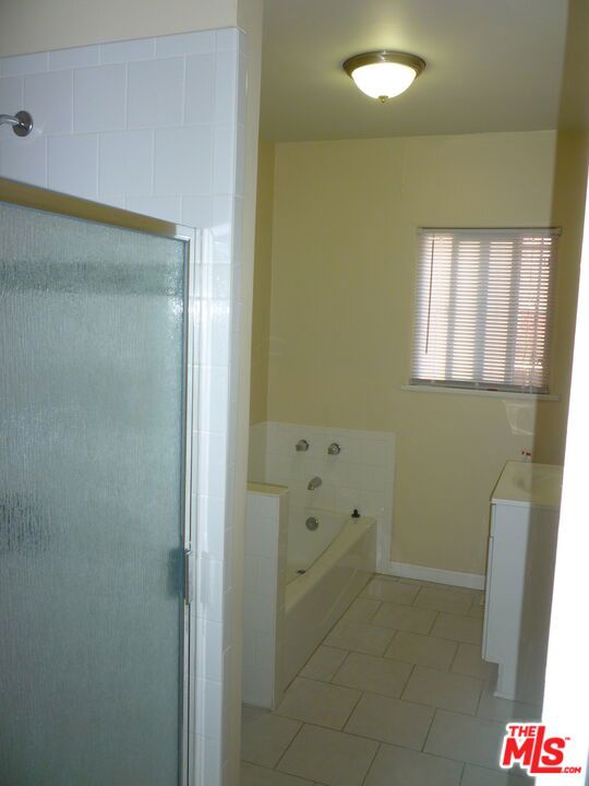 8456 Byrd Avenue, Inglewood CA: https://media.crmls.org/mediaz/bf06e021-9a12-4754-be02-14b127beb403.jpg