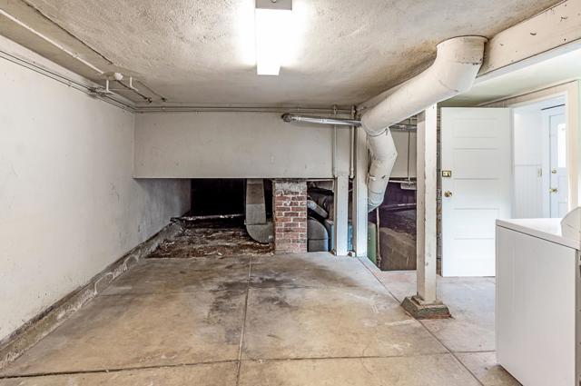 828 Highland Avenue, San Mateo CA: https://media.crmls.org/mediaz/bf074bd2-557e-4749-aab5-12798cf3c8b4.jpg