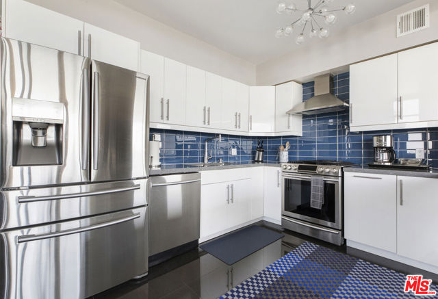 4455 Los Feliz Boulevard, Los Angeles CA: https://media.crmls.org/mediaz/bf08a642-6029-49e8-bff1-fcfb5adf8861.jpg