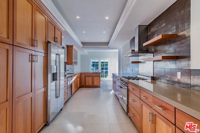 619 N RODEO Drive, Beverly Hills CA: https://media.crmls.org/mediaz/bf09c9ff-52c6-421d-9321-2c31fdede451.jpg