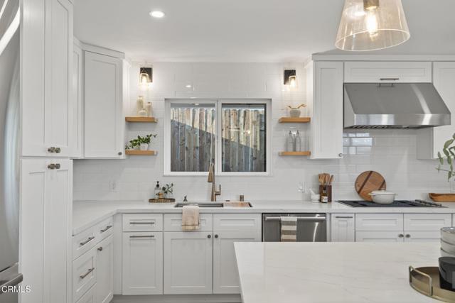 Detail Gallery Image 17 of 71 For 511 Beverly Cir, Camarillo,  CA 93010 - 4 Beds | 3 Baths