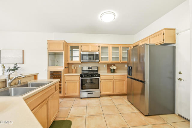 1529 La Verada Court, Camarillo CA: https://media.crmls.org/mediaz/bf0a308c-c4df-4792-a2aa-57d168e7f785.jpg