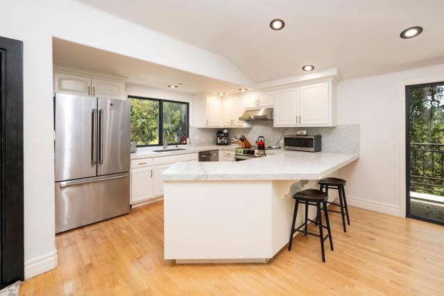 333 Raymundo Drive, Woodside CA: https://media.crmls.org/mediaz/bf0a38af-aa3e-4029-904b-8074989b839a.jpg