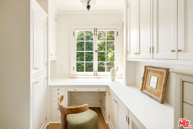 130 S Cliffwood Avenue, Los Angeles CA: https://media.crmls.org/mediaz/bf0a57ac-b63b-463c-8e86-28506640d9b1.jpg