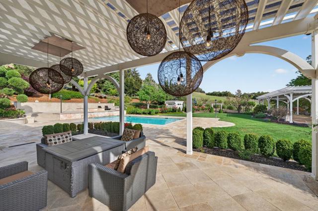 9540 Via Del Oro, Gilroy CA: https://media.crmls.org/mediaz/bf0a6e66-0874-413d-b90f-556380285621.jpg